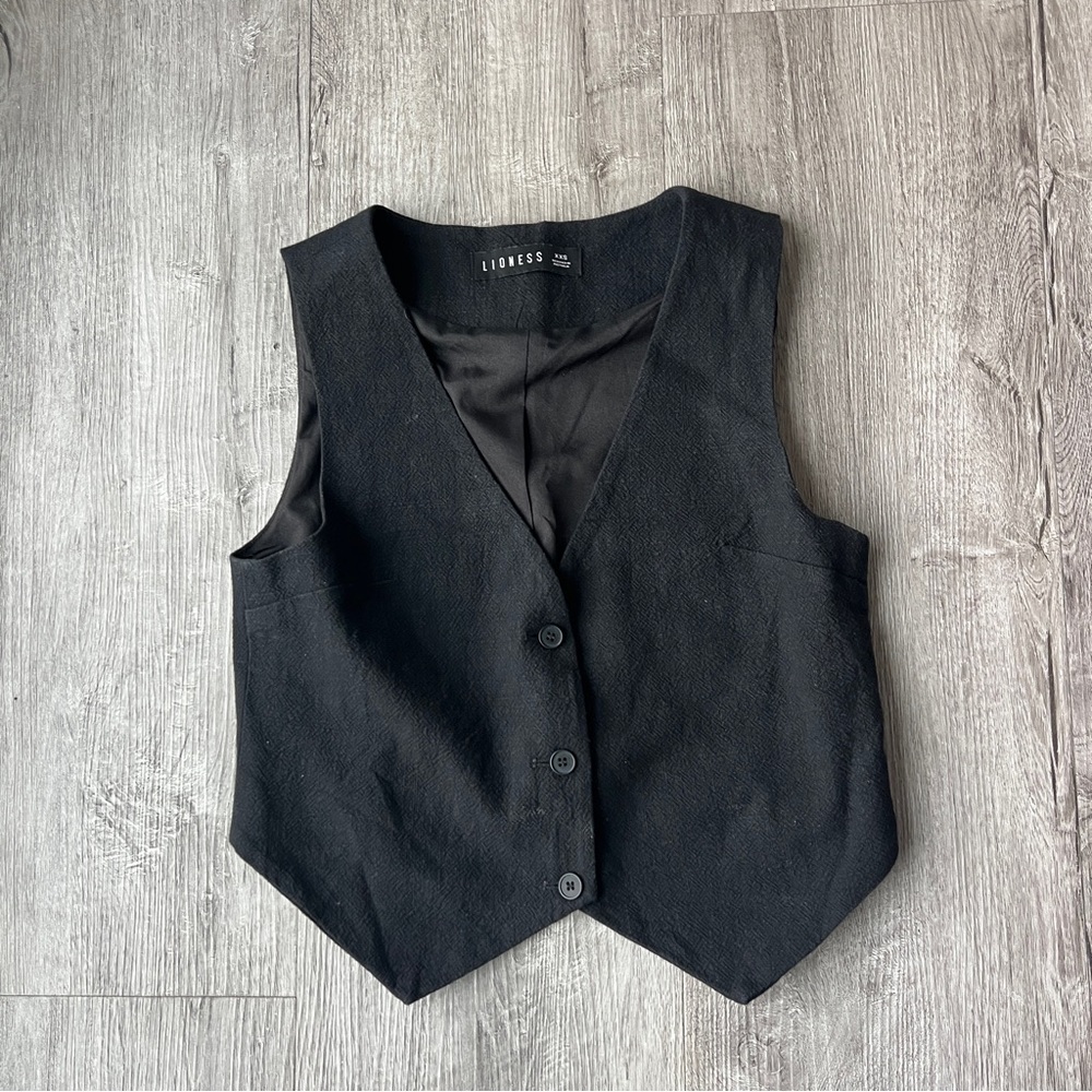 Princess Polly Lioness Black Cropped Leo Vest